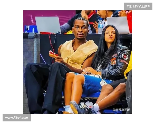 NBA花絮:球员幕后趣事大揭秘,赛场外的真实故事与精彩瞬间 NBA花絮:球员幕后趣事大揭秘,赛场外的真实故事与精彩瞬间